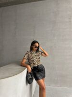 ELLA BY TAM<BR><BR>BLUSA LANTEJOULAS PADRÃO LEOPARDO - Image 2