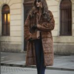 BIGZONE<BR><BR> CASACO PELO COM LOGO - CAMEL