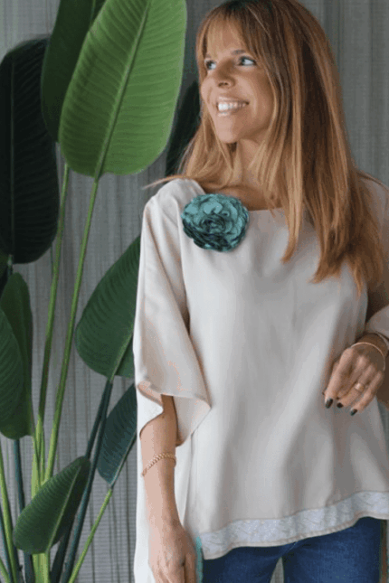 BLUSA BEGE C/FLOR AMOVIVEL MARIA CATITA - TAM U