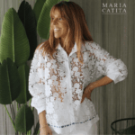 BLUSA/CAMISA TRABALHADA BRANCA COM DETALHE AZUL MARIA CATITA - TAM U