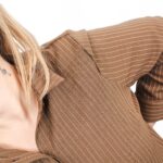 CAMISA CARMAKOMA - CARPINNY L/S LOOSE SHIRT WVN - Loose Fit - Black Coffee CLOUD DANCER