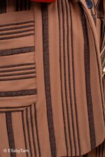 ELLA BY TAM<BR><BR>CONJUNTO CALÇA E CASACO LISTRADO CASTANHO - Image 5