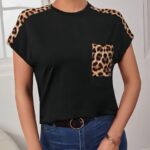T-SHIRT PRETA C/ DETALHES LEOPARDO ELLA BY TAM