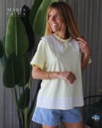 BLUSA AMARELO MANTEIGA COM GOLA BABETE BRANCA - MARIA CATITA - TAM U - Image 3
