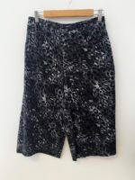 ELLA BY TAM<BR><BR> BERMUDA ANIMAL PRINT - PRETO E BRANCO