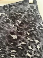 ELLA BY TAM<BR><BR> BERMUDA ANIMAL PRINT - PRETO E BRANCO - Image 2