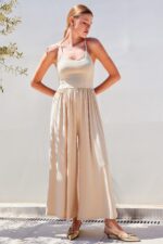 ELLA BY TAM <BR><BR> MACACÃO WIDE LEG ALÇA TRAÇADA BEGE - Image 4