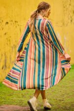 VESTIDO RISCAS FINAS MULTICOR TROPICAL BRASIL - Image 2