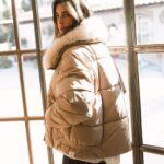 MAÏTTÈ - CASACO BEGE COM GOLA AMOVÍVEL - TAM U