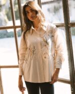 MAÏTTÈ <BR><BR> CAMISA CRU COM DETALHES BORDADOS - TAM U