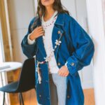 MAÏTTÈ <BR><BR> CASACO GANGA COM RENDA E DETALHES - TAM U