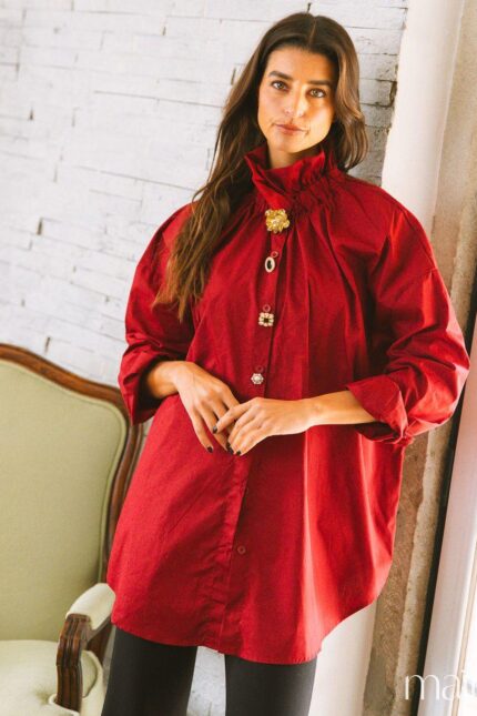 MAITTE <BR><BR> CAMISA VERMELHA COM DETALHES - TAM U