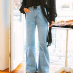 MAITTE <BR><BR> CALÇA JEANS COM REBORDO EM RENDA
