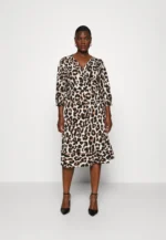 VESTIDO CARMAKOMA - CARLIVIA LIFE 3/4 WRAP MIDI DRESS - Regular Fit - Leopard - Image 4