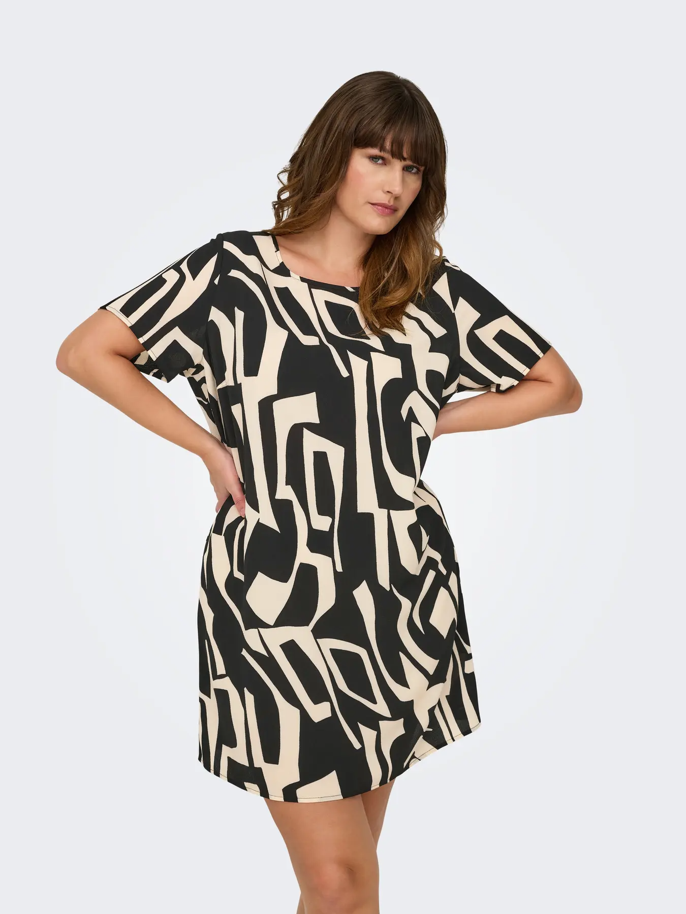 CARLUX-TUNIC-DRESS-3.png CARMAKOMA <BR><BR> CARLUX TUNIC DRESS Black Vendome geo - Image 1