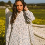 MAÏTTÈ <BR><BR> CAMISA COM FLORES AZUL BEBÉ - TAM U