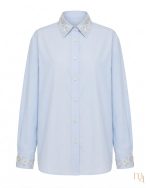 MAÏTTÈ <BR><BR>CAMISA AZUL BEBÉ COM DETALHES PRATA - TAM U
