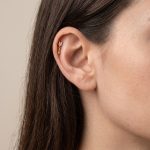ELLA BY TAM <BR><BR>PIERCING SETA CUPIDO AÇO INOXIDÁVEL PRATEADO