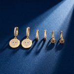ELLA BY TAM <BR><BR> CONJUNTO BRINCOS LEÃO - BANHO OURO DOURADO