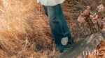 MAÏTTÈ <BR><BR> CALÇA LINHO AZUL GANGA COM FLOR - TAM U - Image 3